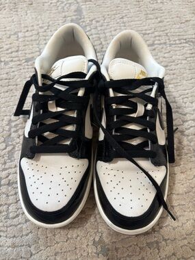 Nike dunk low LX black croc women’s size 8 like new